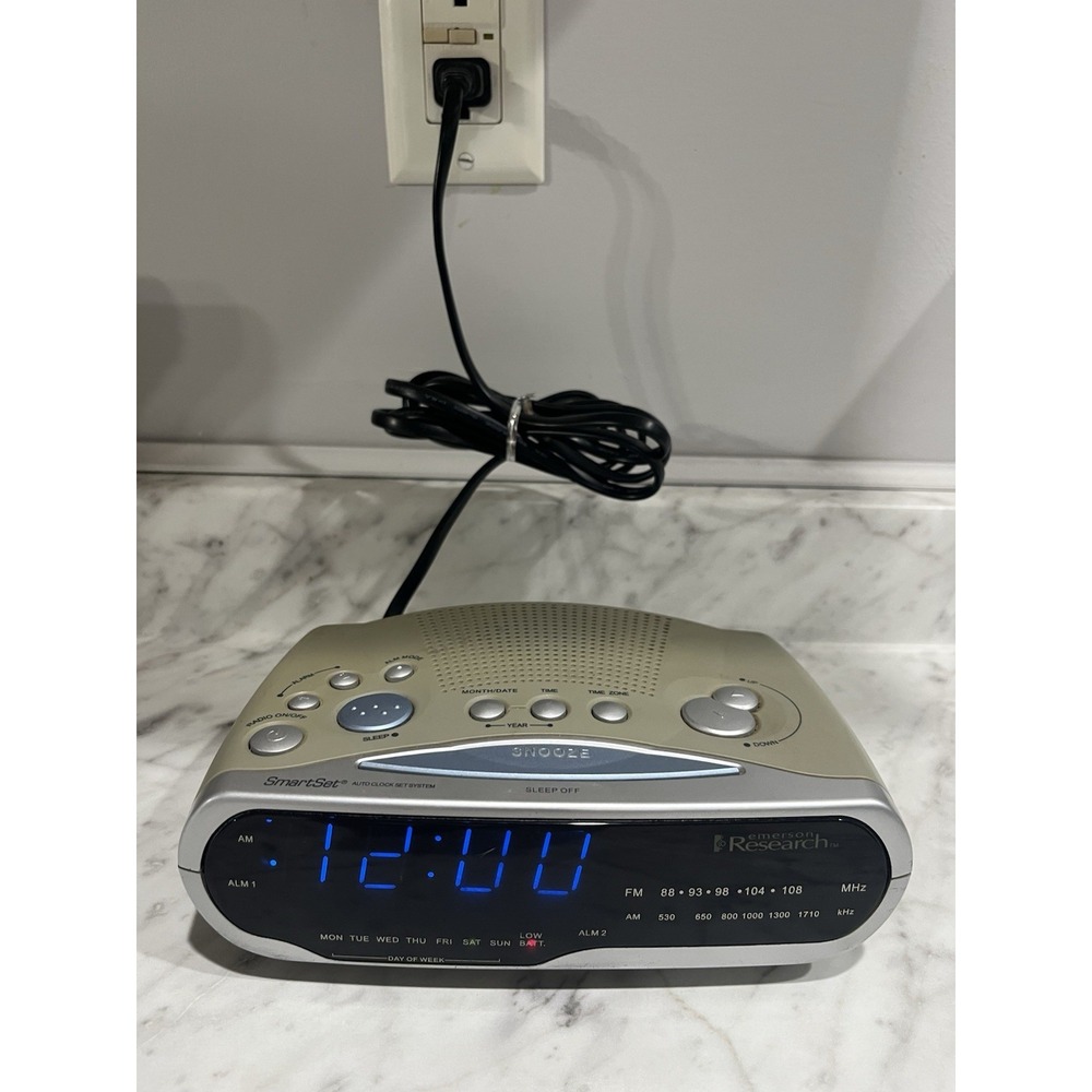 Emerson CKS1850 Research SmartSet AM-FM 2-Alarm Clock Radio Blue LED TESTED - Picture 2 of 6